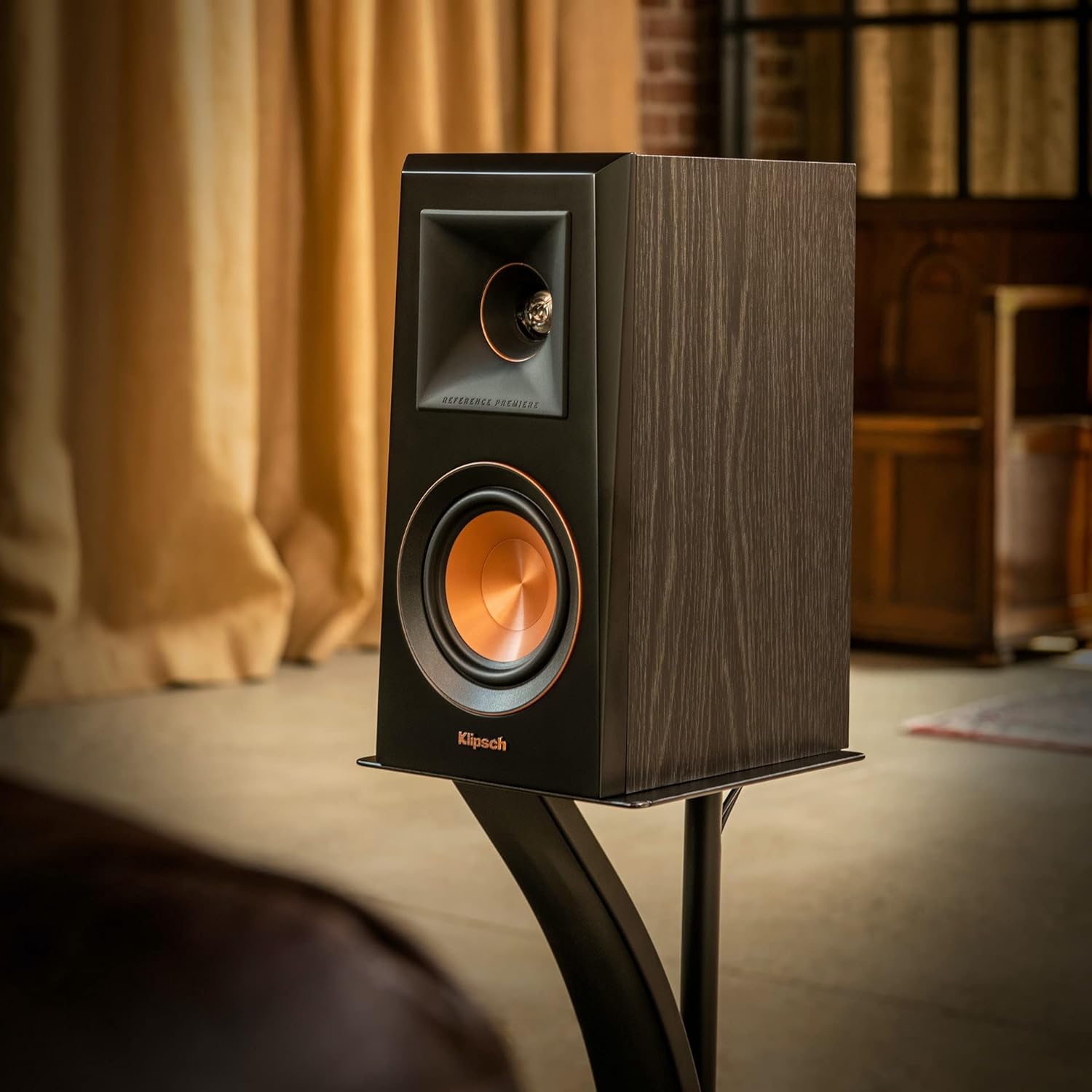 A close view of Klipsch RP-600M Reference Premiere Bookshelf Speakers