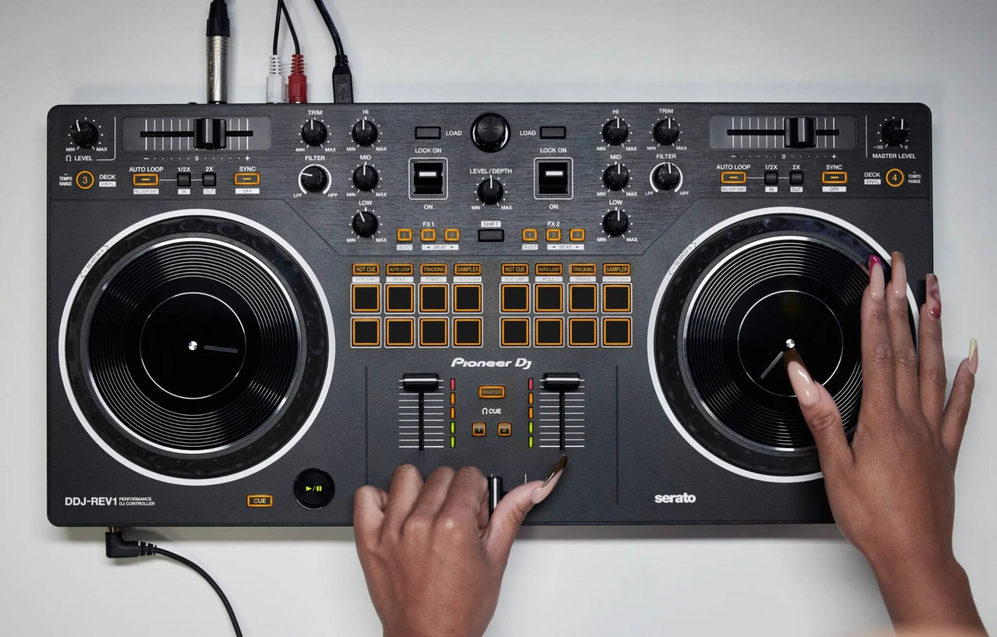 Pioneer DDJ-REV1 Scratch-Style controller