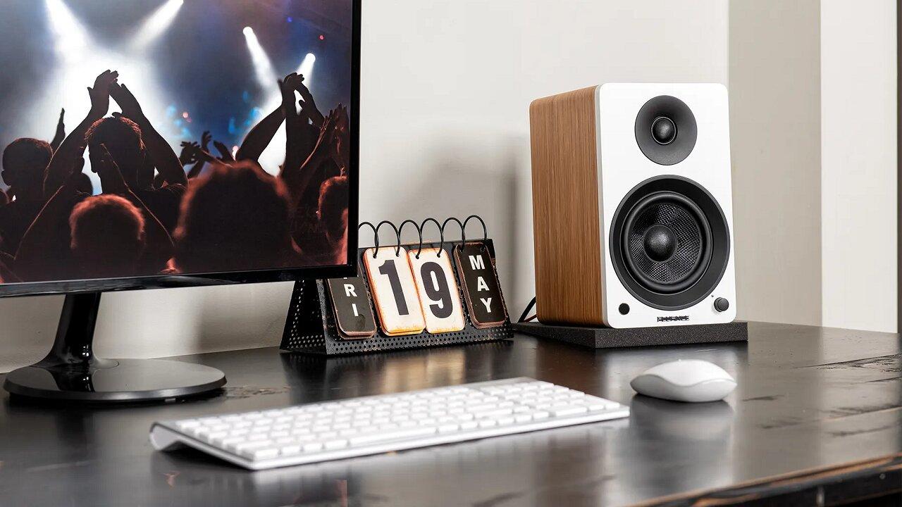 PC, keyboard, and speaker on a table 